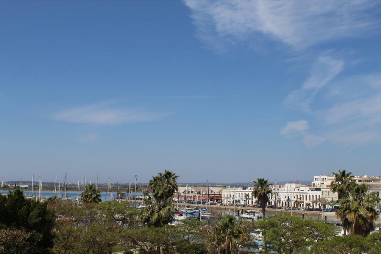 Aloja Puerto Deportivo Apartment *